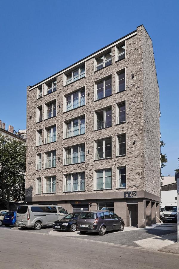 Househost Apartment: Miodowa 42/30 Street Apartament *